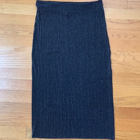 H&M Dresses & Skirts - Black glitter midi skirt